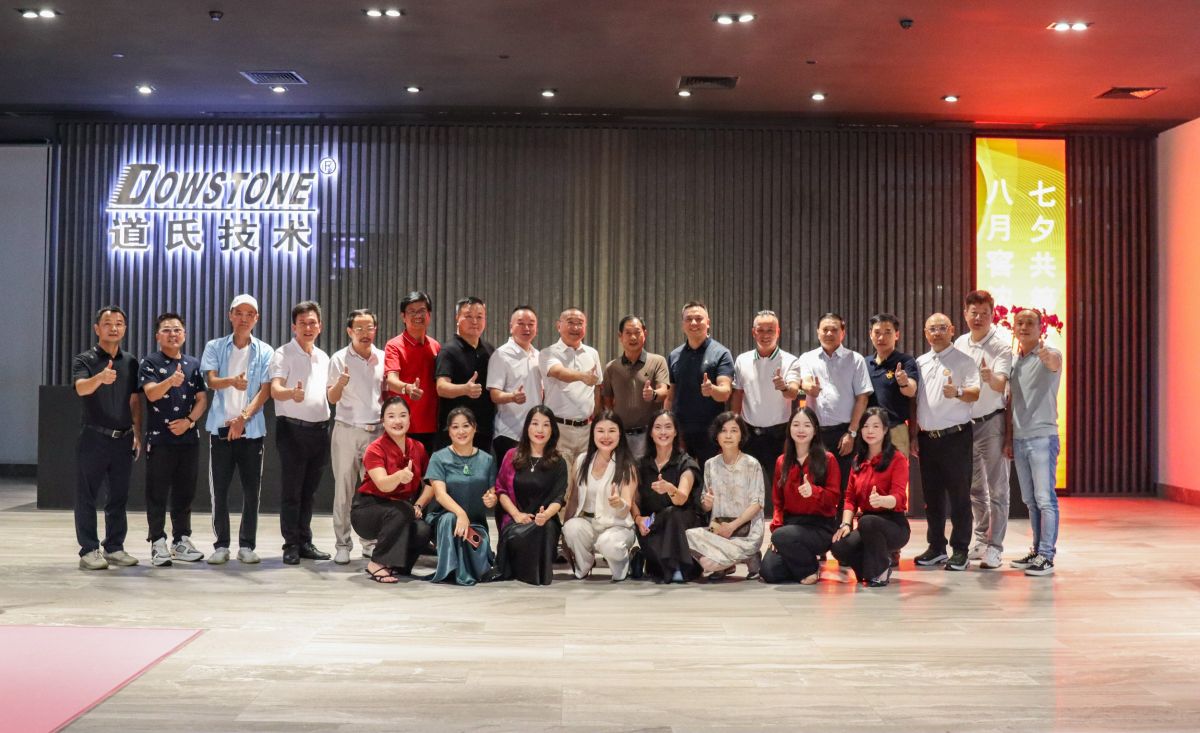 强强联合，共谋新篇！新明珠集团董事长叶德林莅临永利集团3044技术总部，共商合作新未来